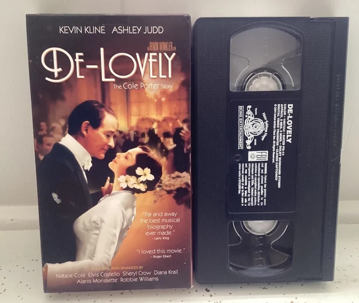 De-Lovely cover